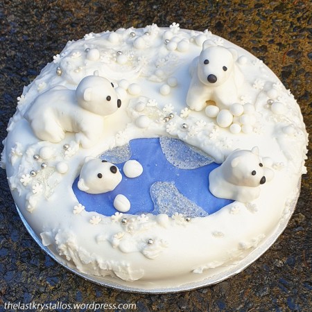 Polar Bear snowball fight Christmas Cake - the last krystallos
